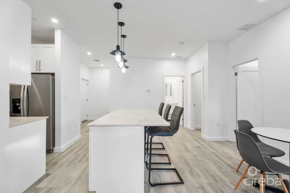 19 NORTH 3 BED CORNER UNIT WITH LAKE VIEW