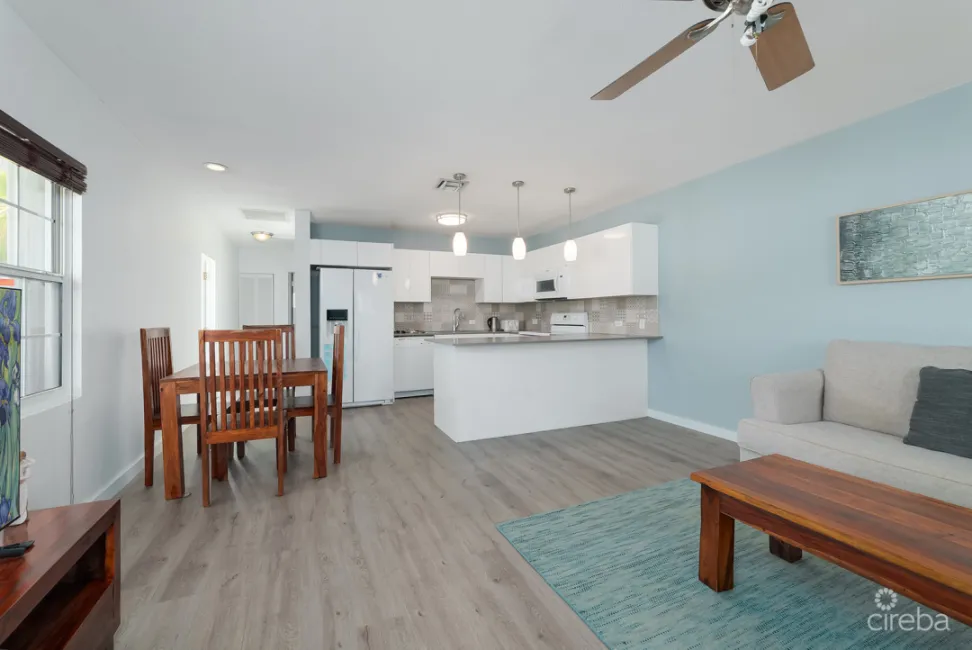 PALM SPRINGS SPACIOUS ONE BED - RARE FIND