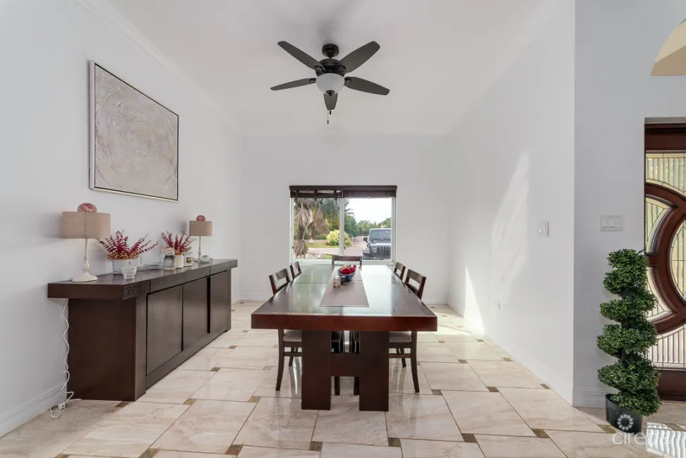 3 BED MIDWAY CLOSE FAMILY HOME