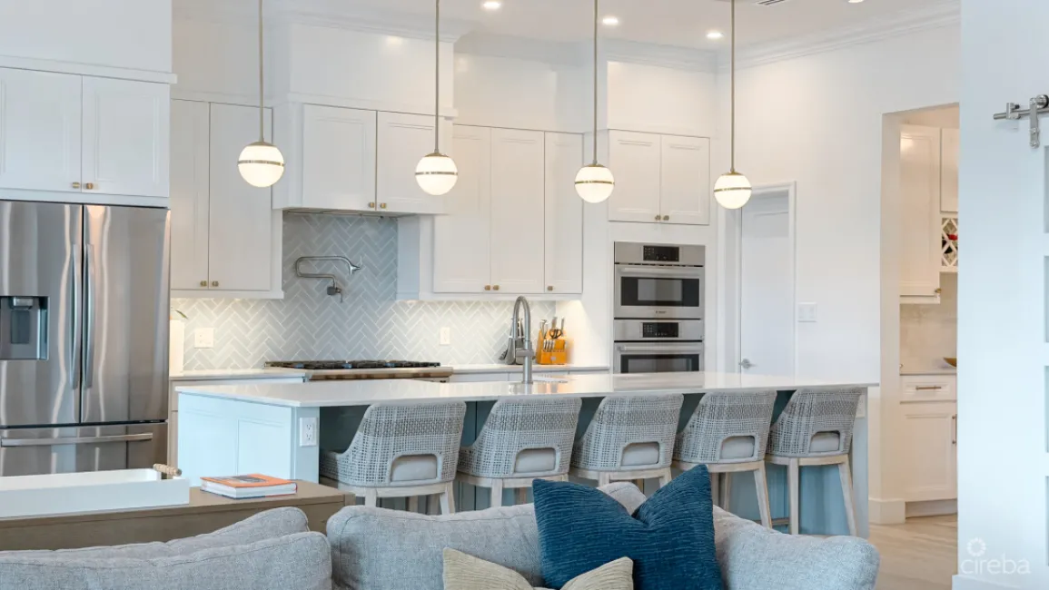 THE SHORES - EXECUTIVE HOME