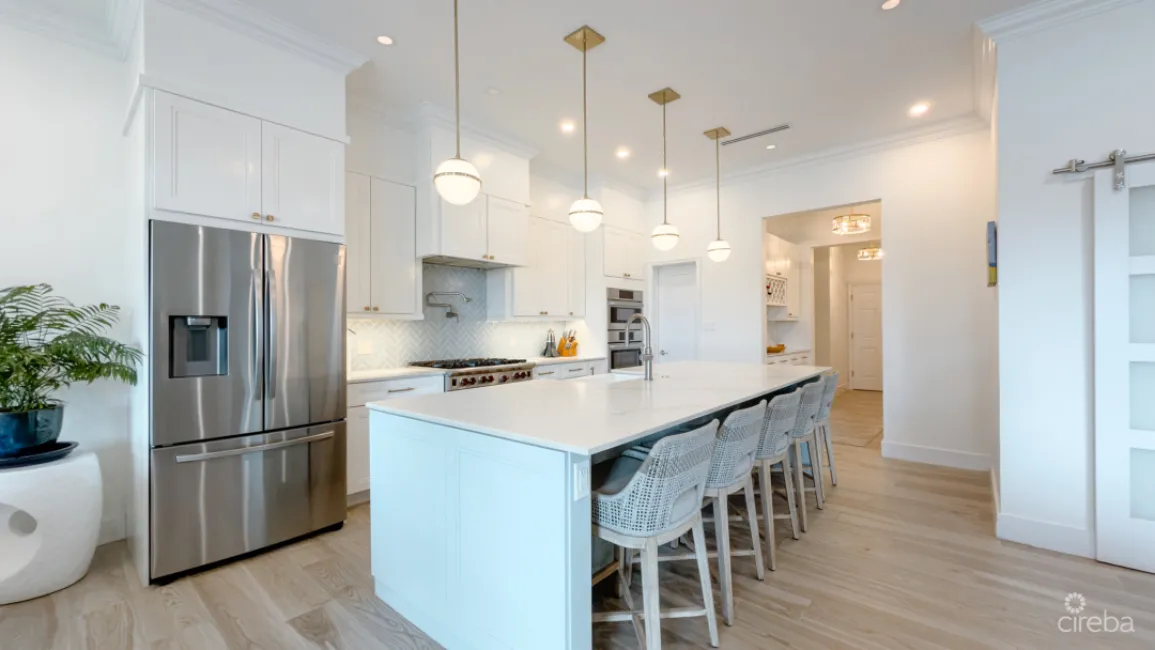 THE SHORES - EXECUTIVE HOME