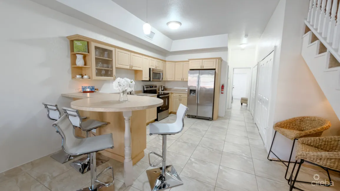 CREST PALMS TOWNHOUSE