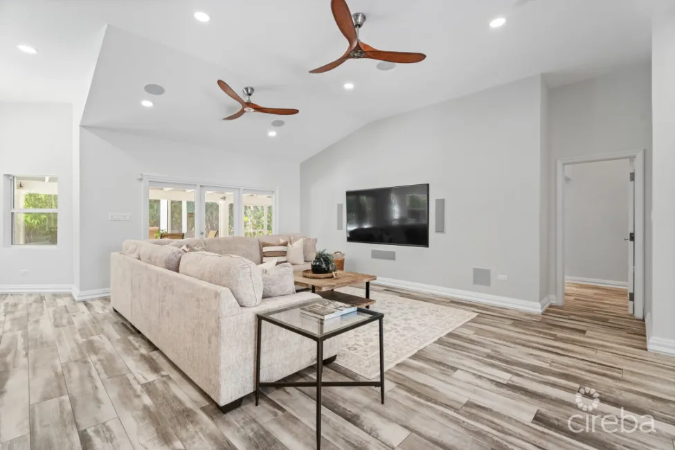 JACARANDA COURT 35, SOUTH SOUND HOME