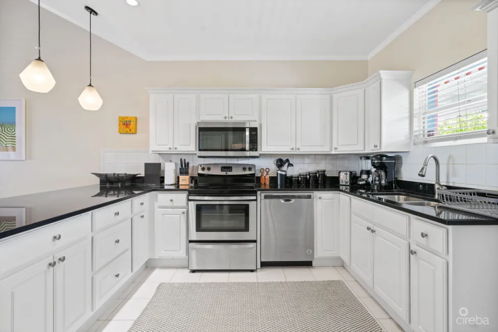 WATERFRONT CONDO WITH POOL VIEWS, COCONUT BAY