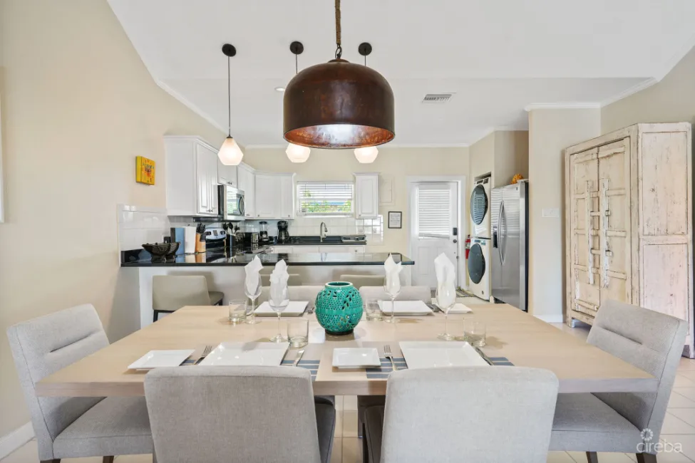 WATERFRONT CONDO WITH POOL VIEWS, COCONUT BAY