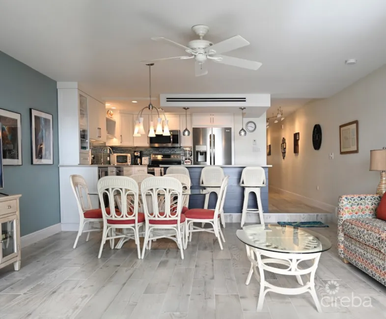 DISCOVERY POINT CLUB BEACHFRONT