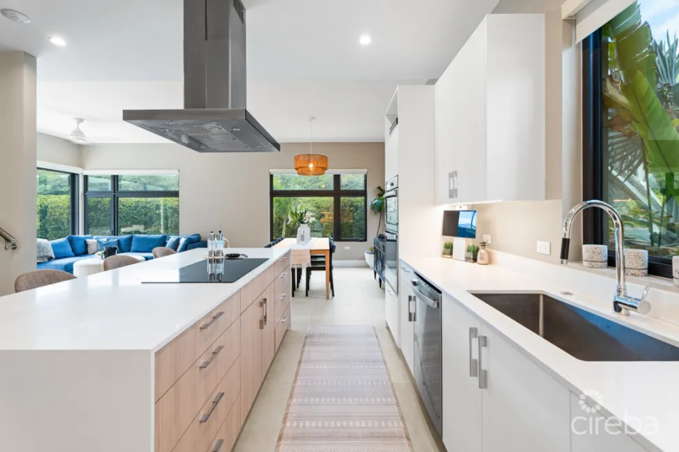 BLUE PALMS 3, WEST BAY END UNIT