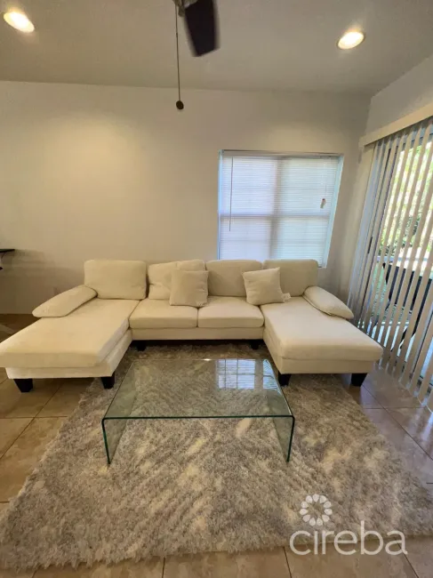 LOWER VALLEY LUXURY TOWNHOUSE