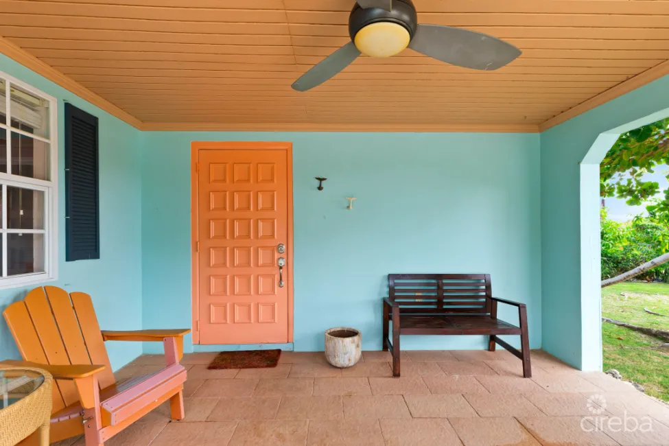 STARLET CRESCENT HOUSE & COTTAGE
