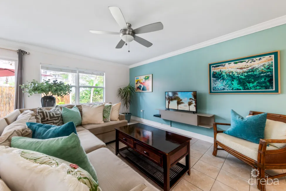 STARLET CRESCENT HOUSE & COTTAGE
