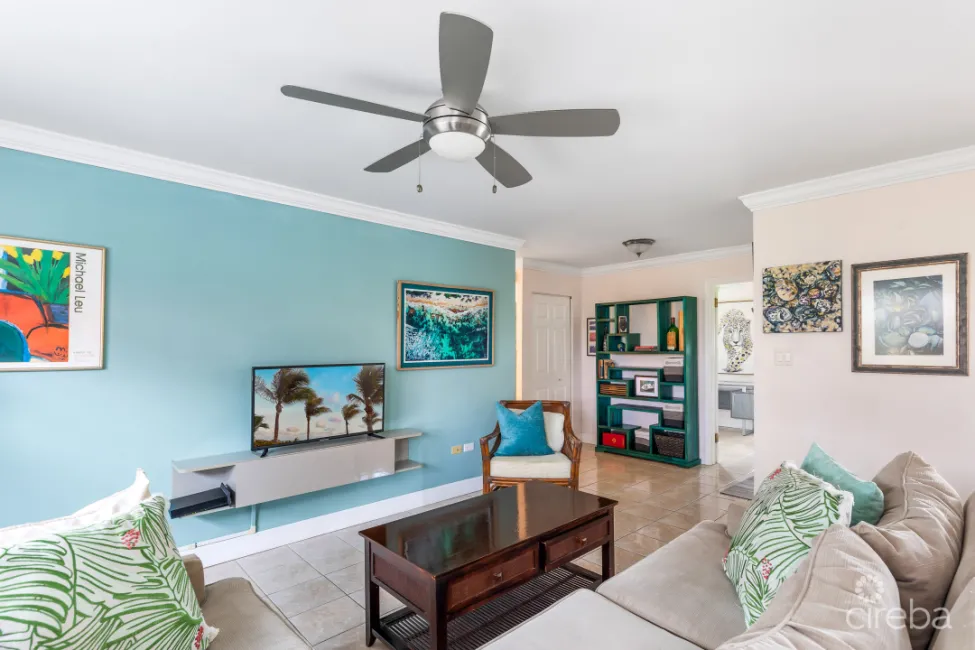 STARLET CRESCENT HOUSE & COTTAGE
