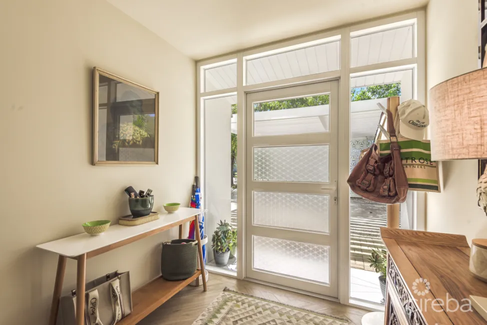 REMASTERED MID-CENTURY MODERN HOME