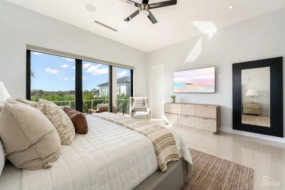 CRYSTAL HARBOUR CANAL FRONT HOME