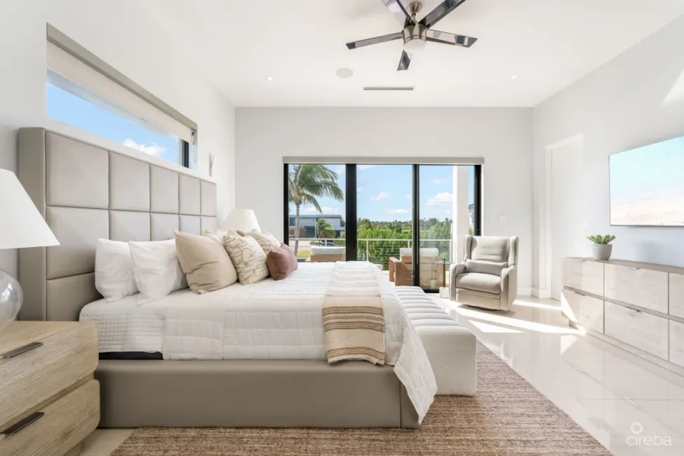 CRYSTAL HARBOUR CANAL FRONT HOME