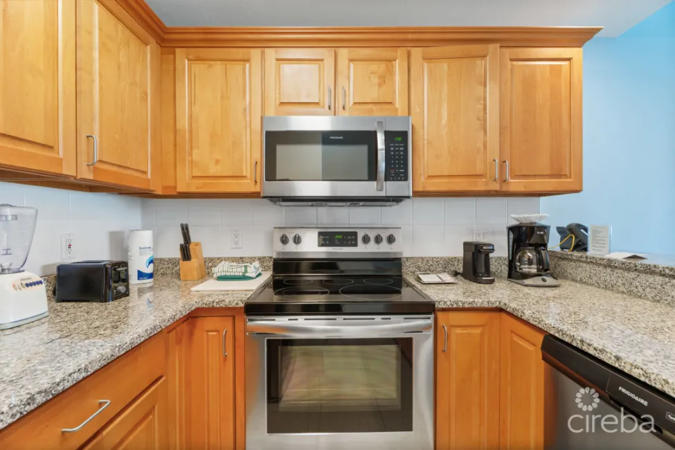 CASTAWAY COVE - 2 BED BEACHFRONT CONDO