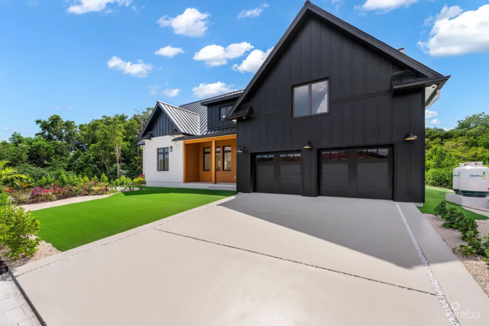 BEL AIR DR, SOUTH SOUND - CUSTOM NEW BUILD