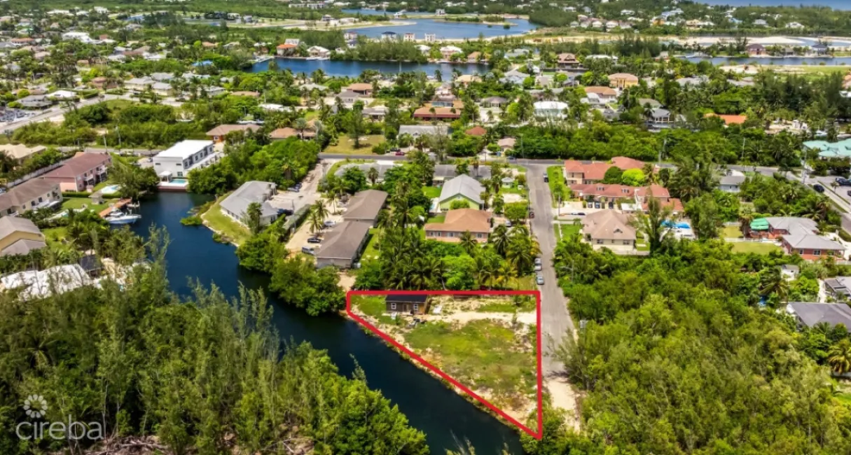 Chinaberry Drive Canal Front Lot