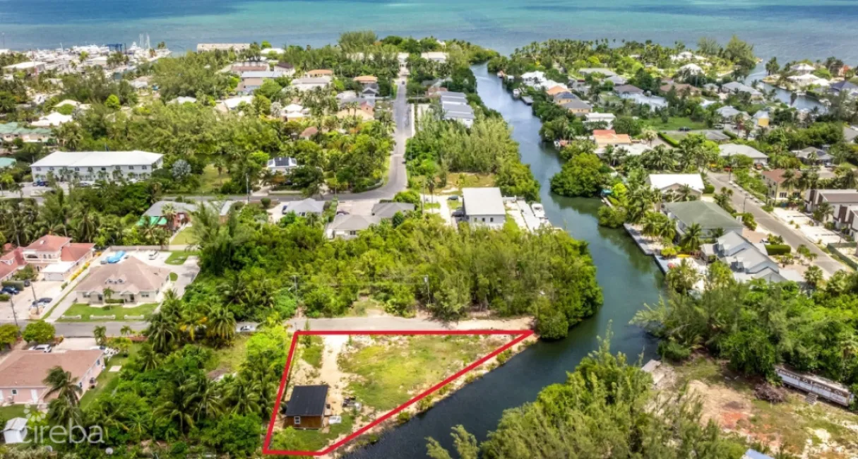 Chinaberry Drive Canal Front Lot