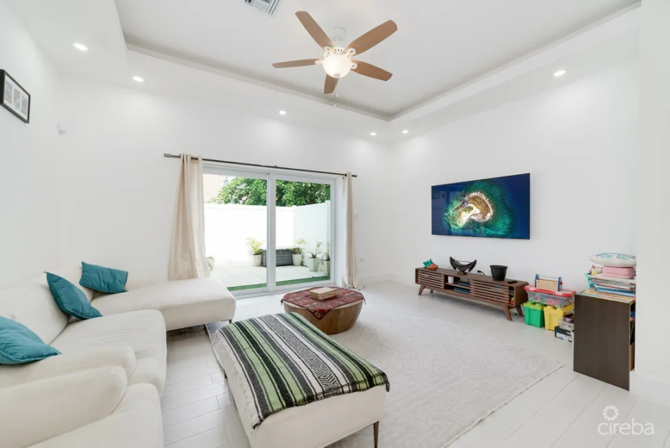 MANTRAS 2 BEDROOM TOWNHOME SOUTH SOUND