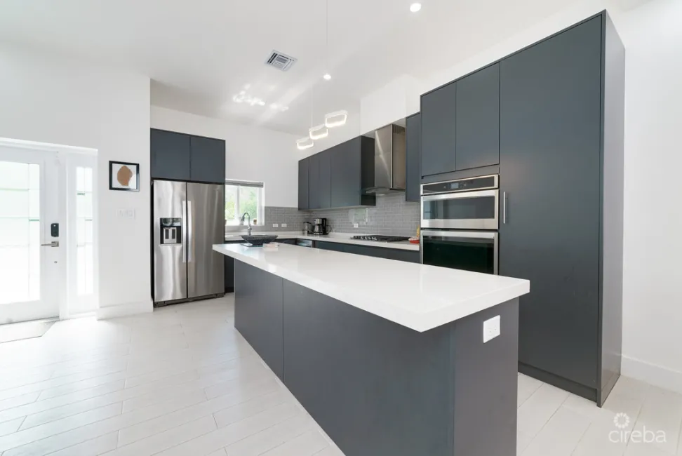 MANTRAS 2 BEDROOM TOWNHOME SOUTH SOUND