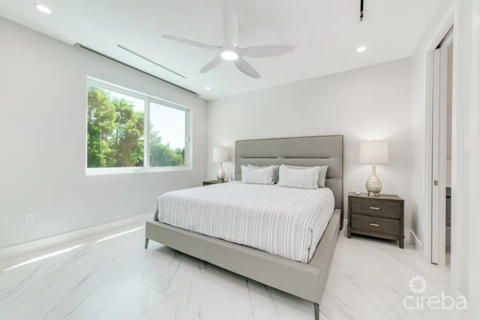 BRITANNIA ESTATES FAMILY HOME SEVEN MILE BEACH CORRIDOR