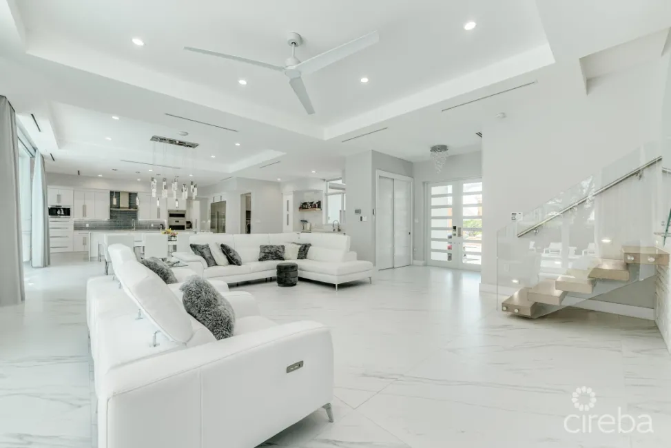 BRITANNIA ESTATES FAMILY HOME SEVEN MILE BEACH CORRIDOR