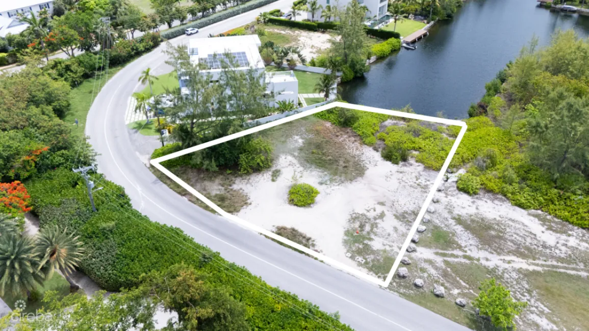 YACHT CLUB CANAL FRONT PARCEL