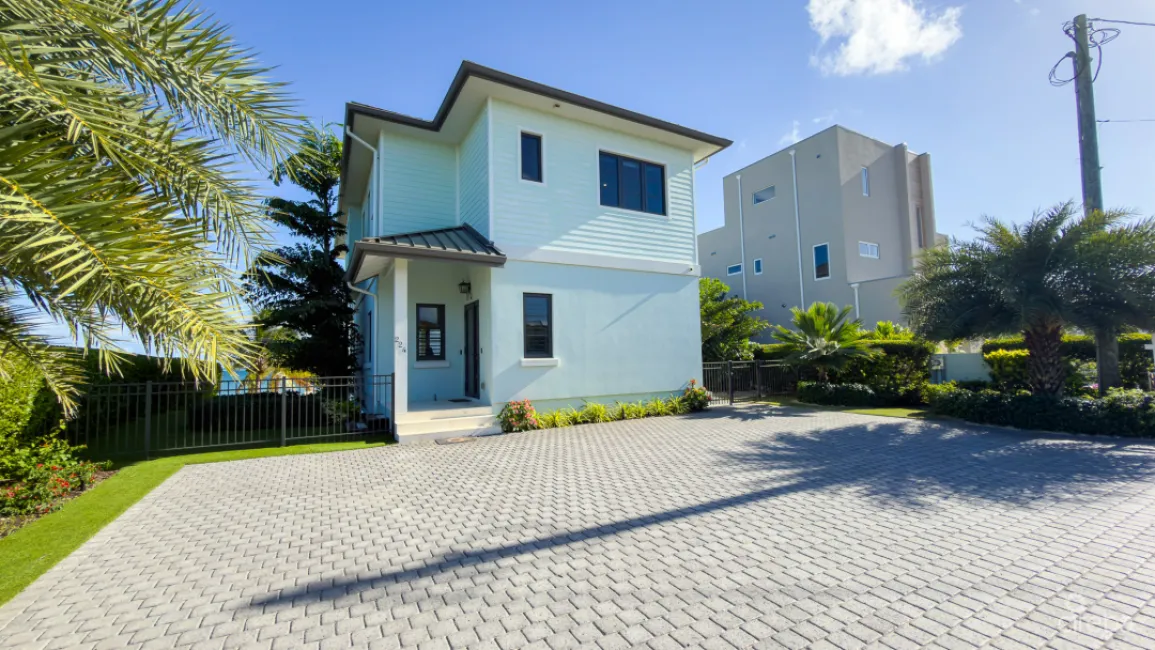 BEACH HOUSE WITH DOCK IN EAST END