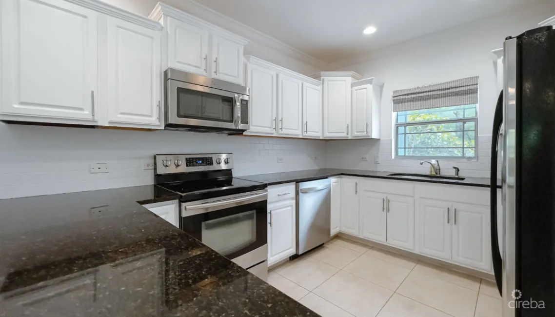 COASTAL ESCAPE WATERFRONT TOWNHOUSE