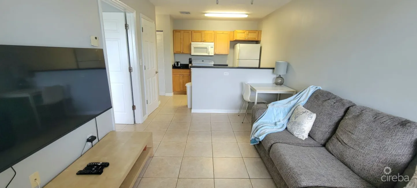 LAKESIDE--1BED/1BATH--MINUTES TO CAMANA BAY/SEVEN MILE BEACH