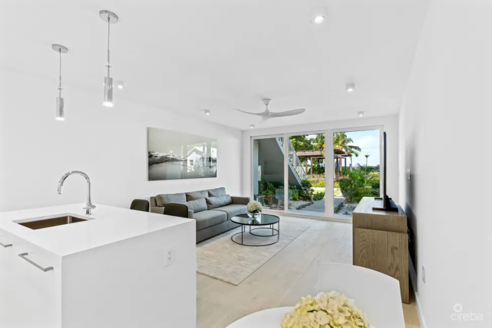 BEACH FRONT CONDO - ISLAND PINE VILLAS - RENOVATED