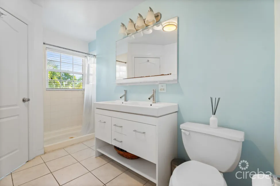 FOUNTAIN COURT 3 BED PLUS DEN